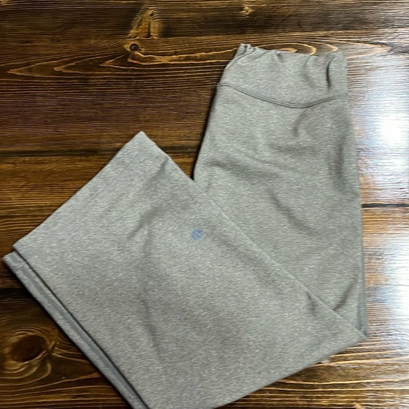 ❤️SOLD❤️Lululemon Relaxed Fit Crop 11 in Heathered Wren Pant - Picture 1 of 10